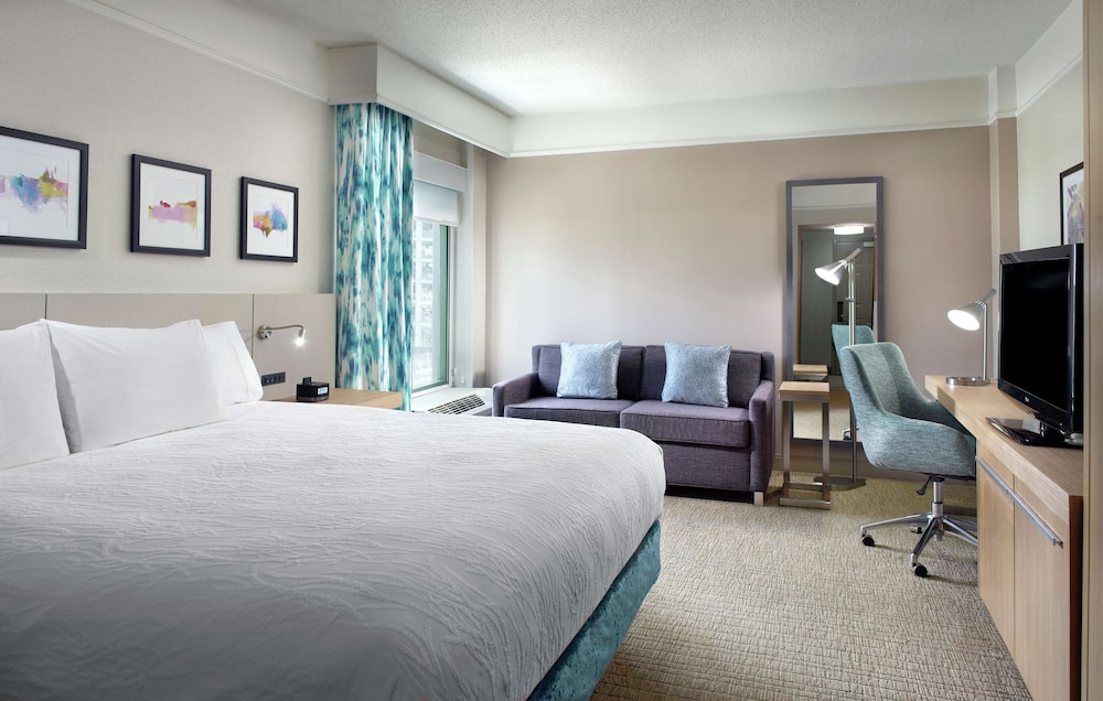 Room, 1 King Bed, Accessible, Bathtub (Hearing) - Photo 4