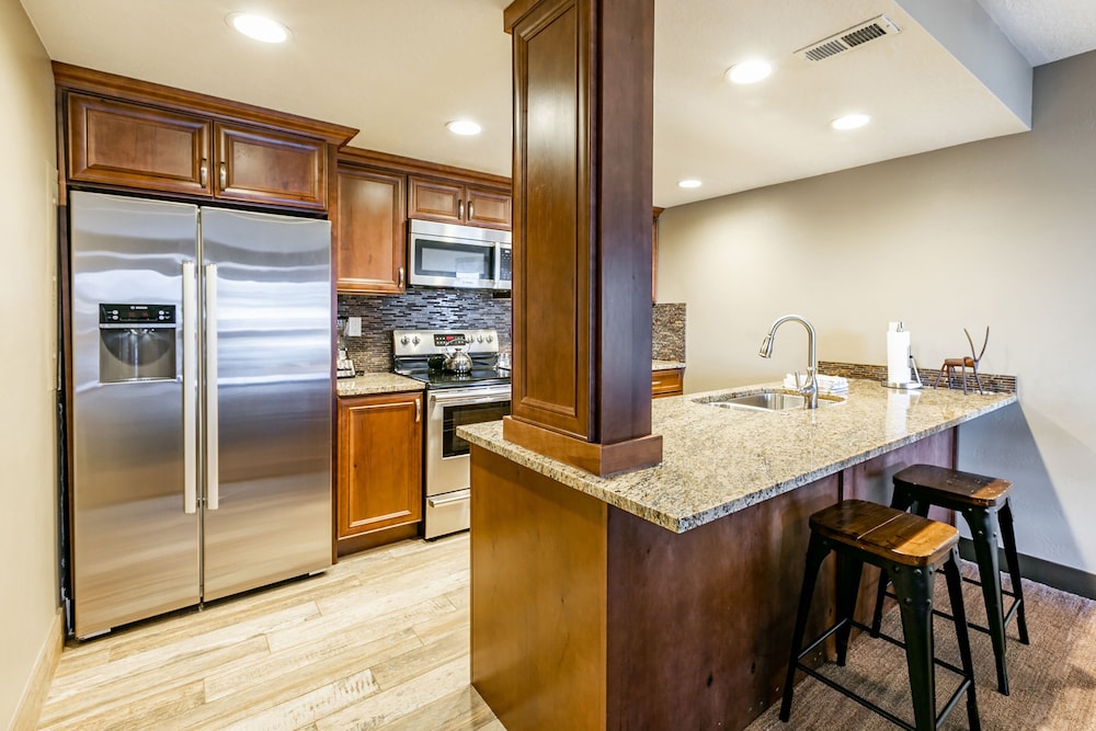 2 Bedroom Condominium - Photo 26