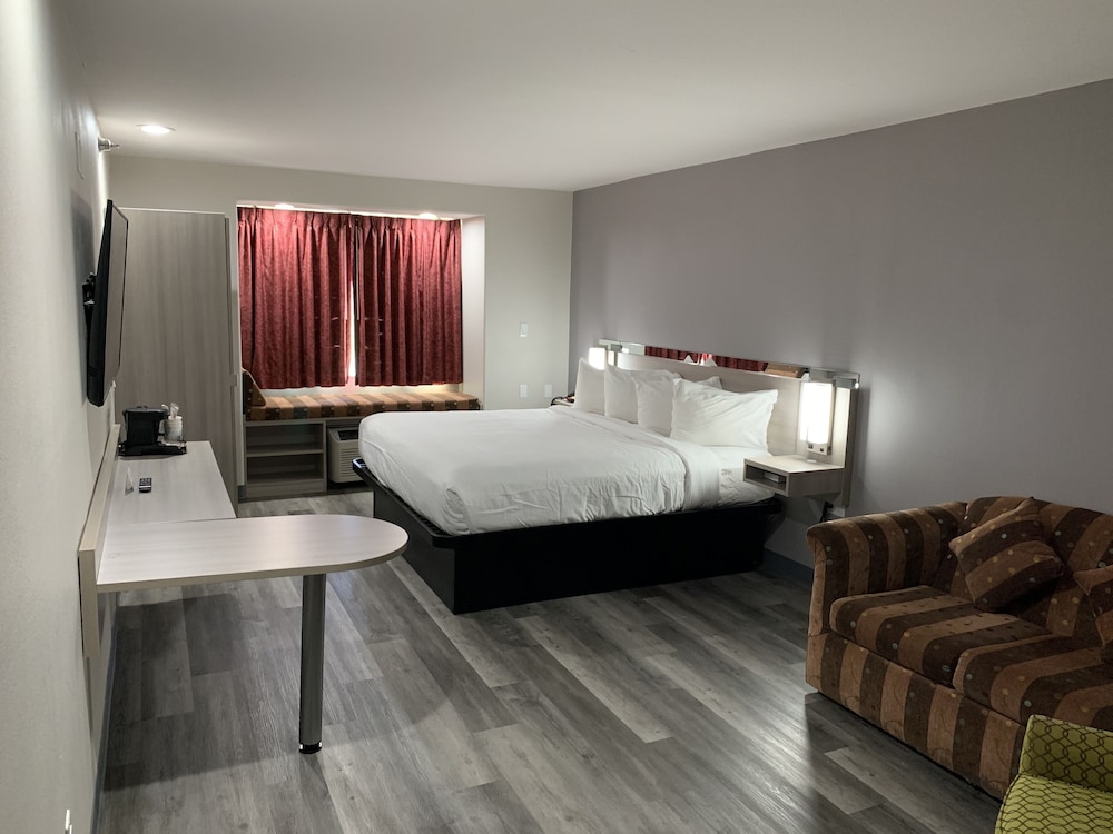 Studio, 1 King Bed, Non Smoking - Photo 2