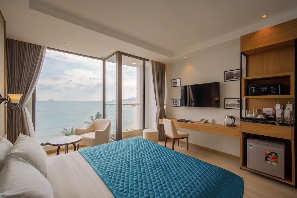 Premier Deluxe Ocean View, Balcony photo 2