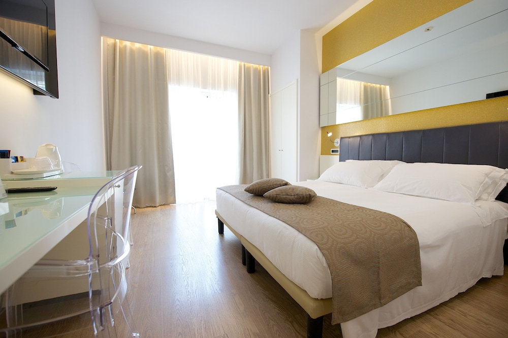Standard Room, 1 Queen Bed - Photo 6