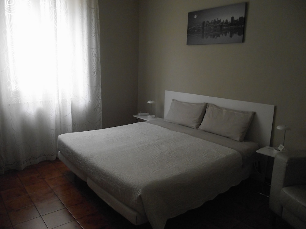 Standard Double or Twin Room photo 1