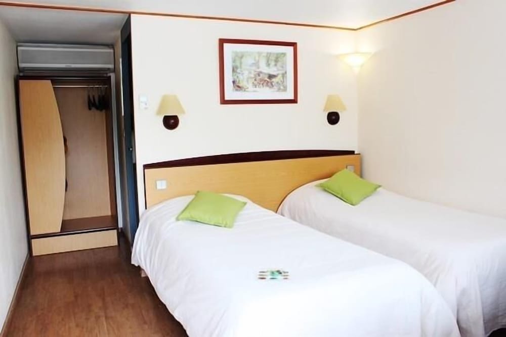 Standard Room, 2 Twin Beds - Photo 9