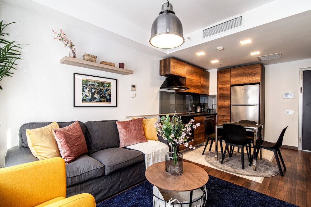 Apartment photo 1