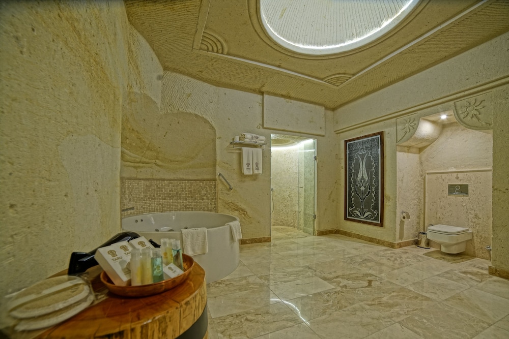 Executive Suite - Photo 9