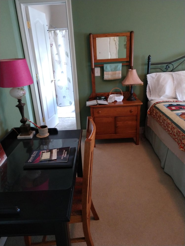 Standard Triple Room, Ensuite (Green Room) photo 3