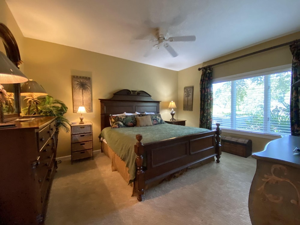 Condo, Multiple Beds (Beautiful Furnishings! Great Location)