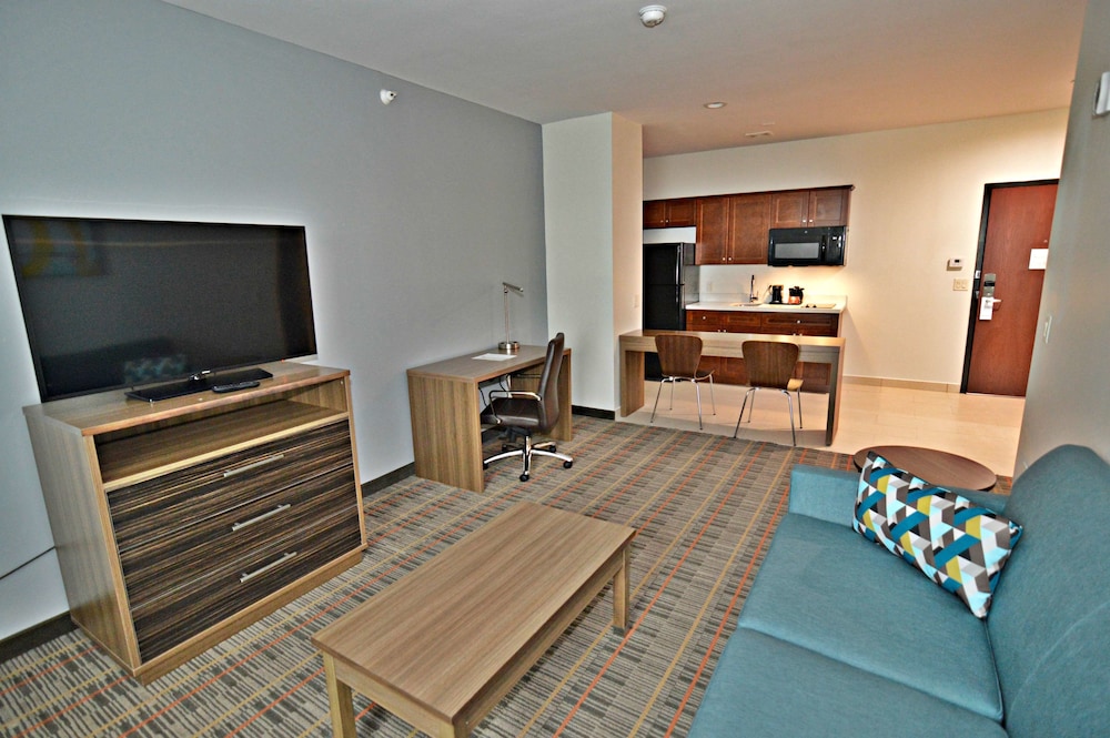 Suite, 2 Queen Beds, Non Smoking, Kitchenette (with Sofabed) photo 1