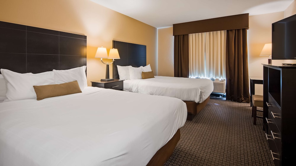 Standard Room, 2 Queen Beds, Non Smoking, Refrigerator (Pet Friendly) - Photo 1