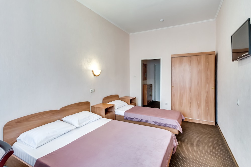 Basic Triple Room photo 2