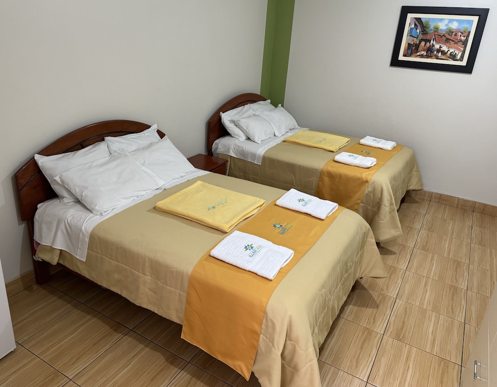 Basic Twin Room, Ensuite photo 2