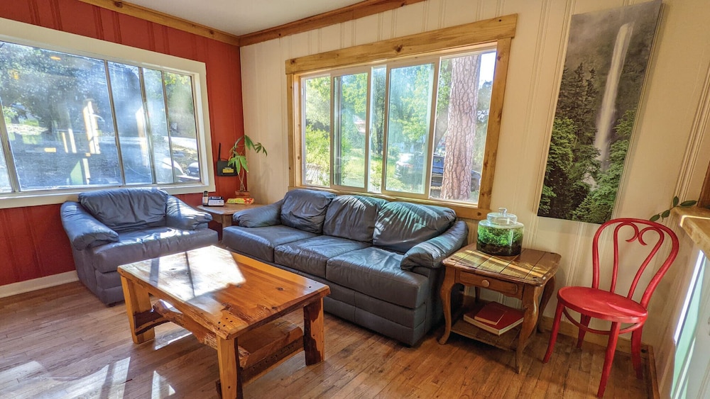 Standard Room, 1 Queen Bed, Mountain View photo 2