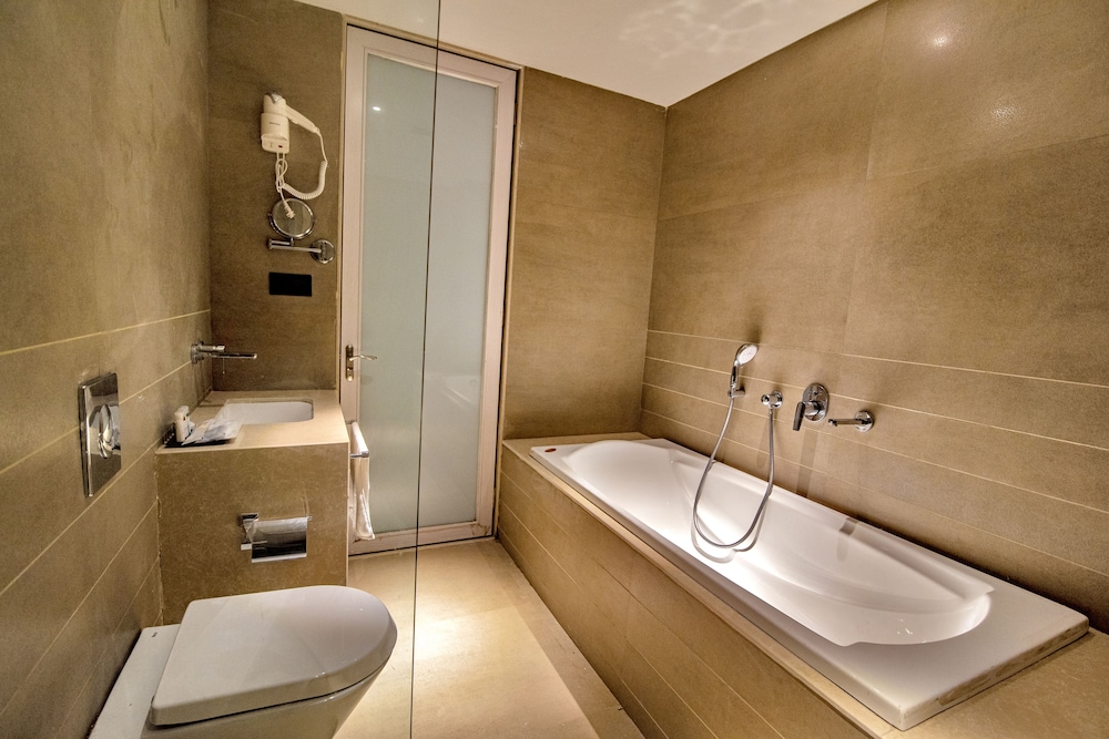 Executive Room - Photo 12
