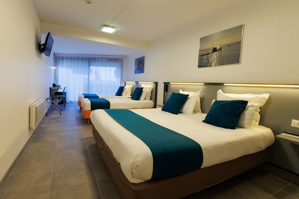 Room - Photo 2