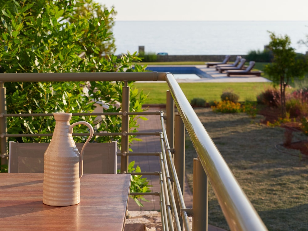 Eione Sea View Suite photo 3