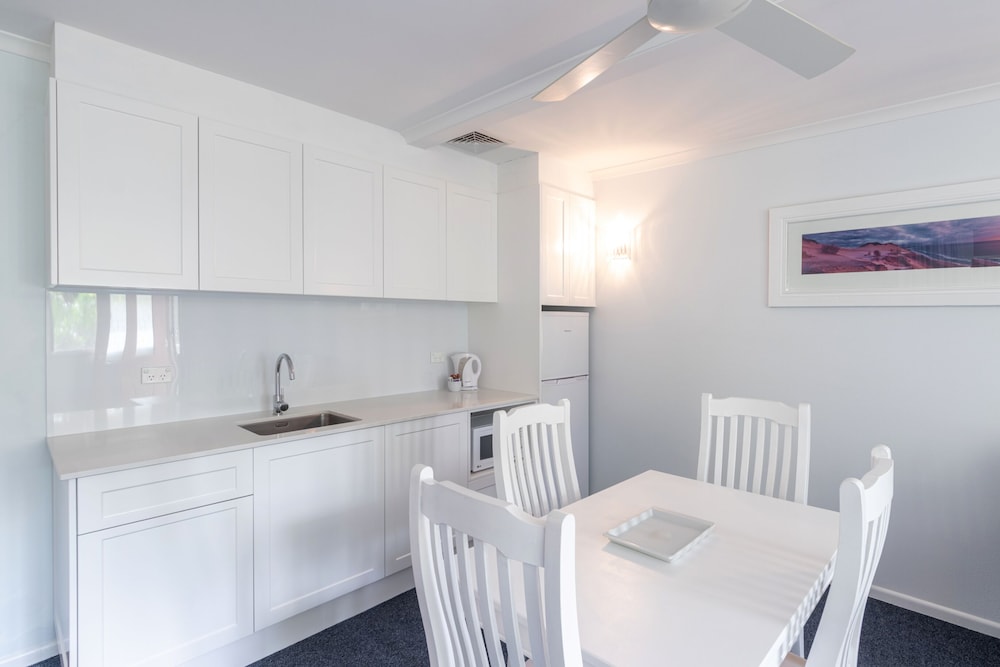 Suite, 2 Bedrooms - Photo 3