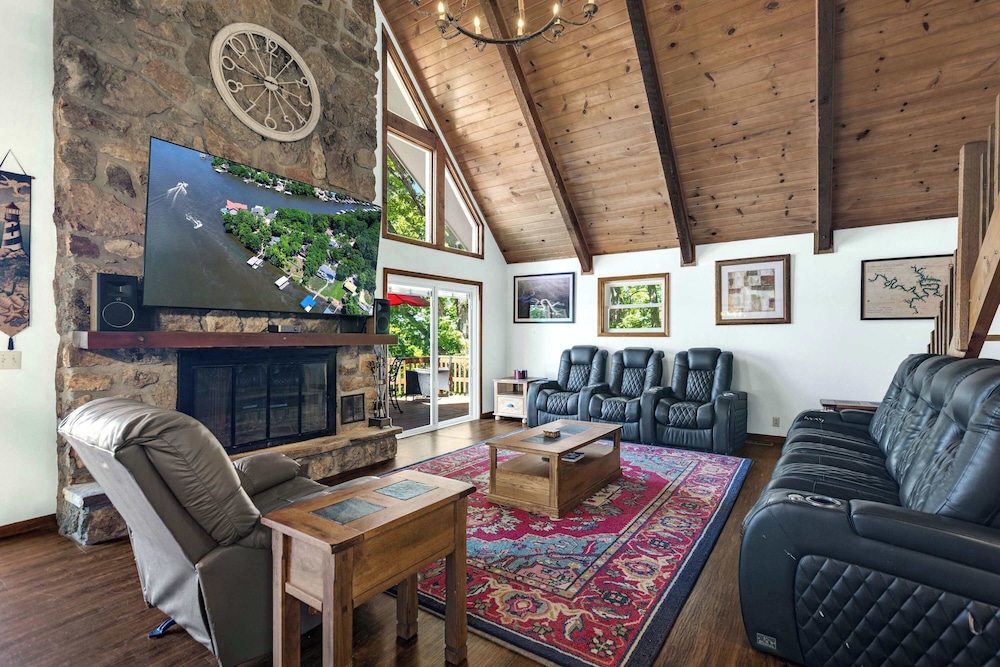 House, Multiple Beds, Patio (Boondocks Bliss) photo 1