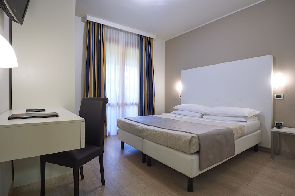 Standard Double or Twin Room photo 2