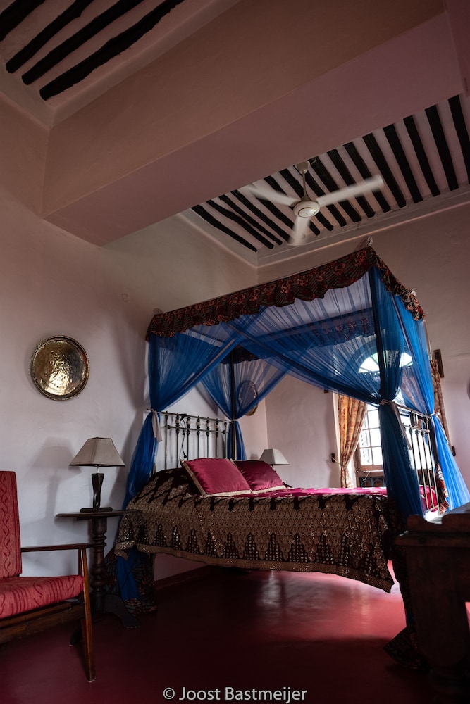 Grand Suite, Bathtub