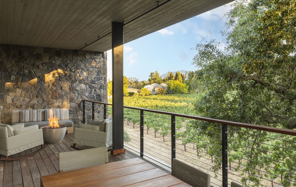 Suite, 1 King Bed, Vineyard View
