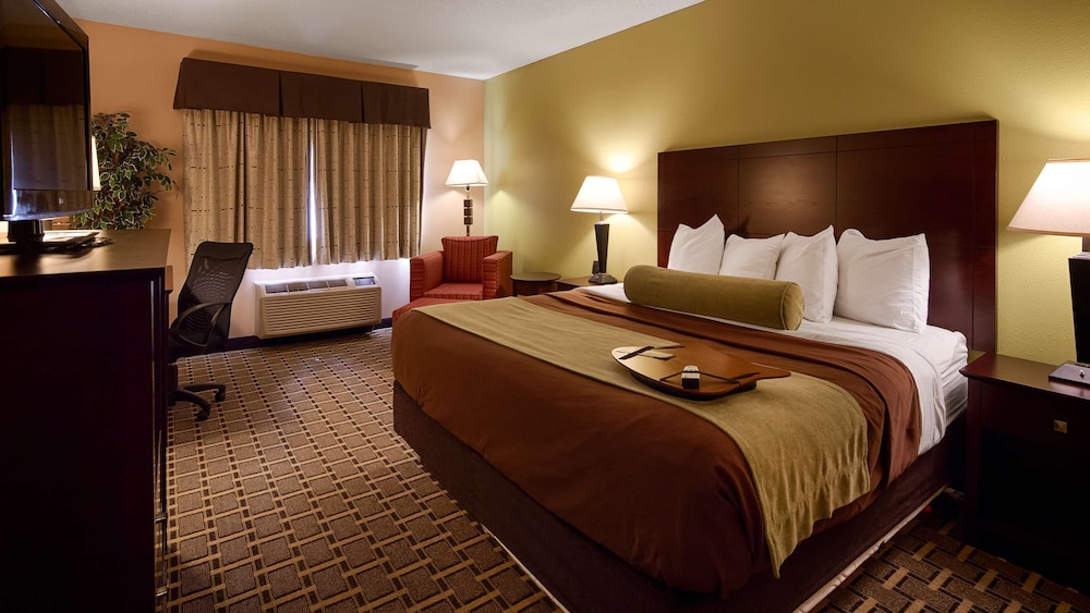 Standard Room, 1 King Bed, Accessible, Refrigerator & Microwave photo 3