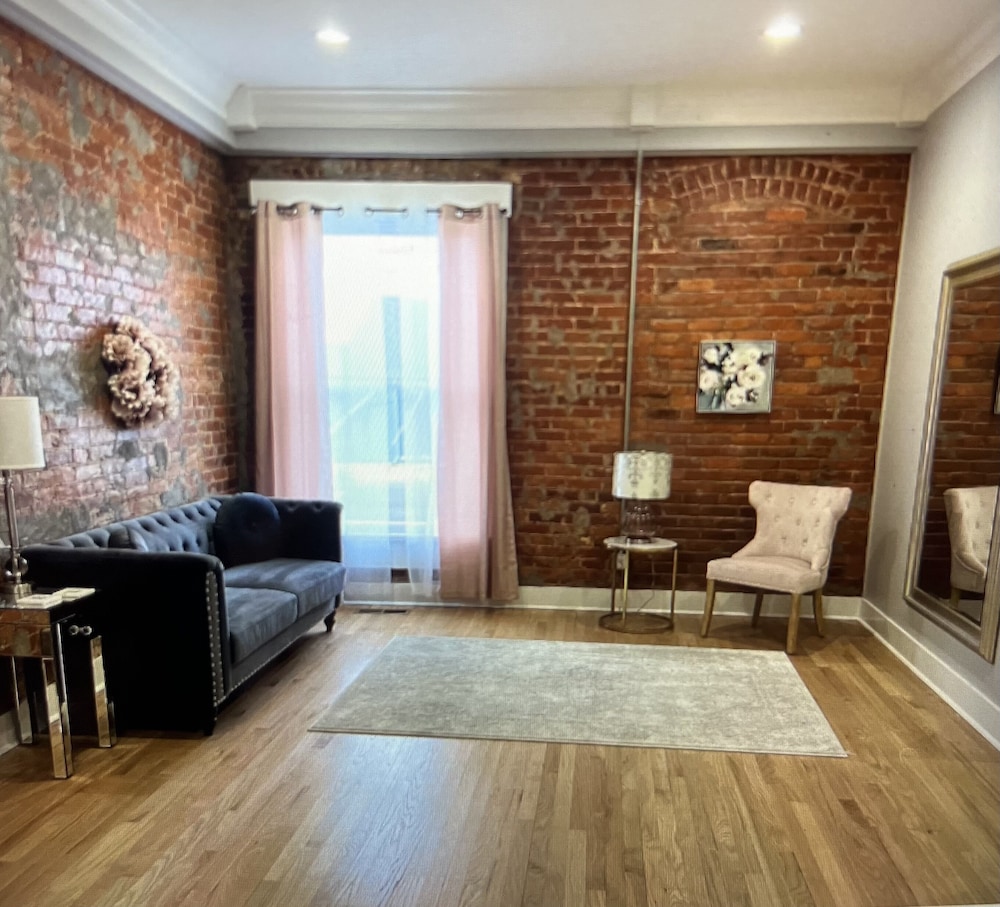 Suite 3 Bridal/Honeymoon Suite