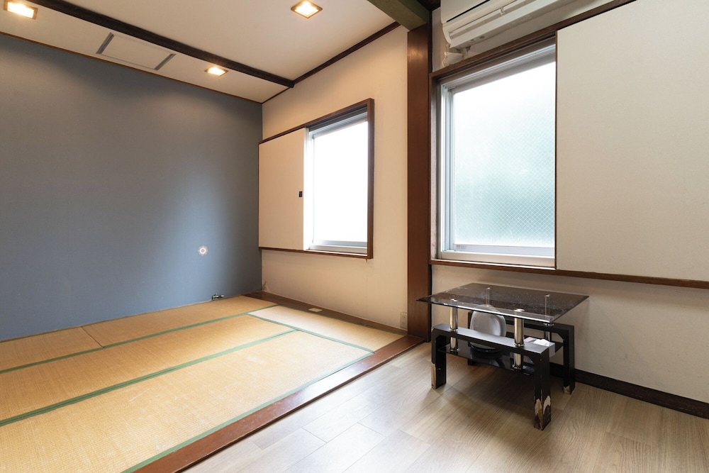 Japanese Twin Room with Private Bath and Toilet photo 3