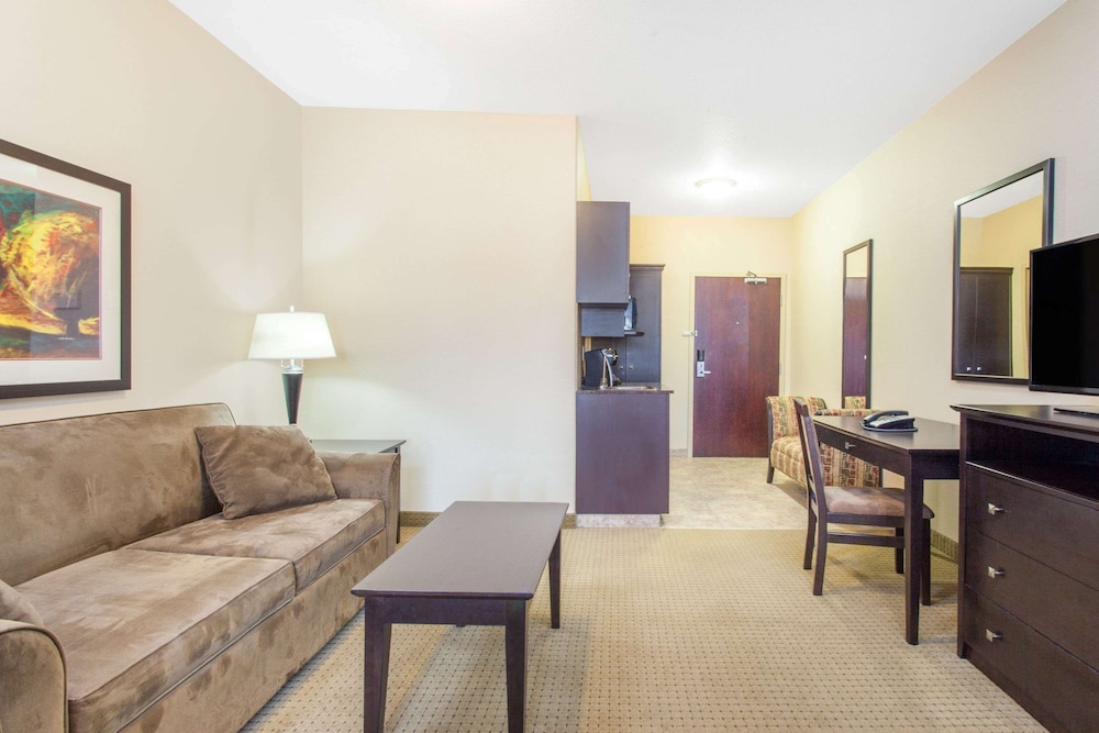 Suite, 1 King Bed, Non Smoking - Photo 4