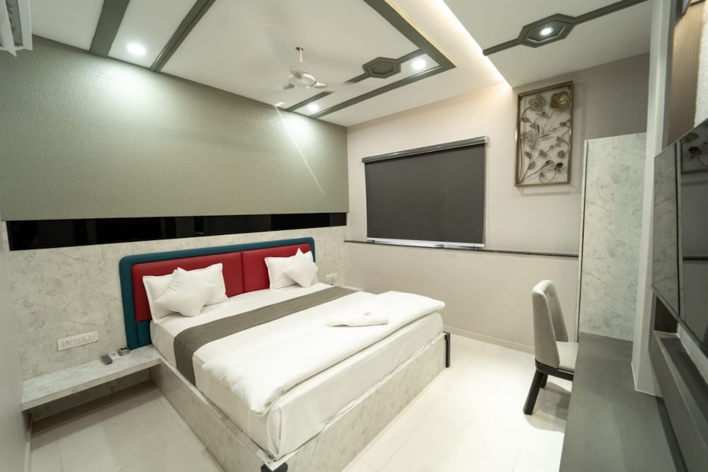Deluxe Double Room, City View
