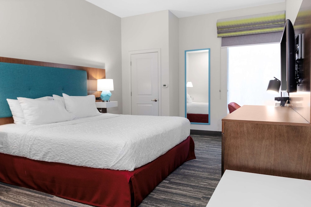Room, 1 King Bed, Bathtub - Photo 1