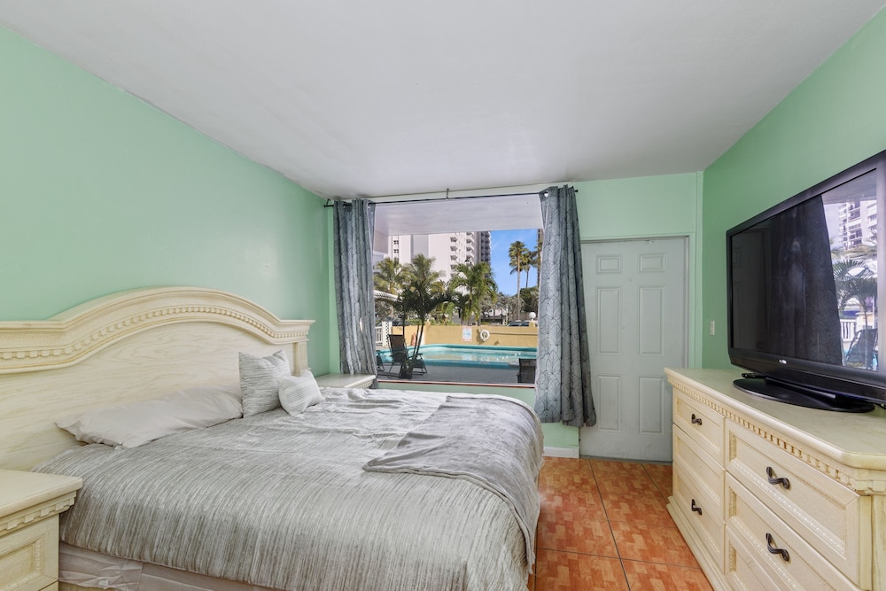 Grand Room, Pool View photo 1