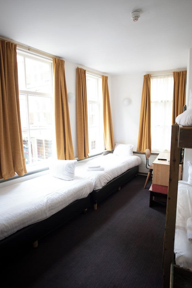 Basic Quadruple Room, Smoking photo 2