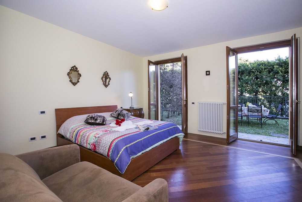 Family Apartment, Multiple Bedrooms, 2 Bathrooms, Beachside (Regina Villetta) photo 2