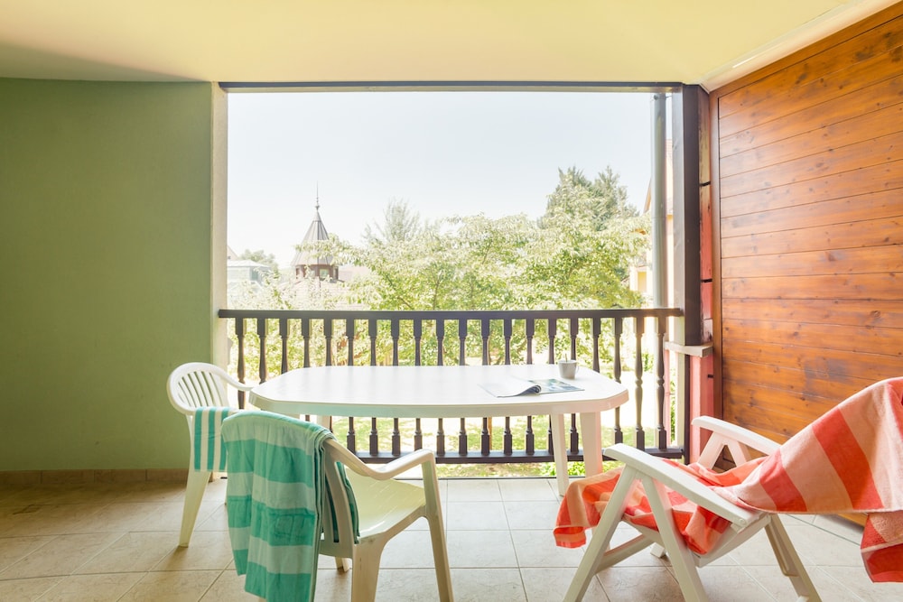 Apartment 6 people - 1 bedroom + 1 sleeping alcove - garden view photo 2