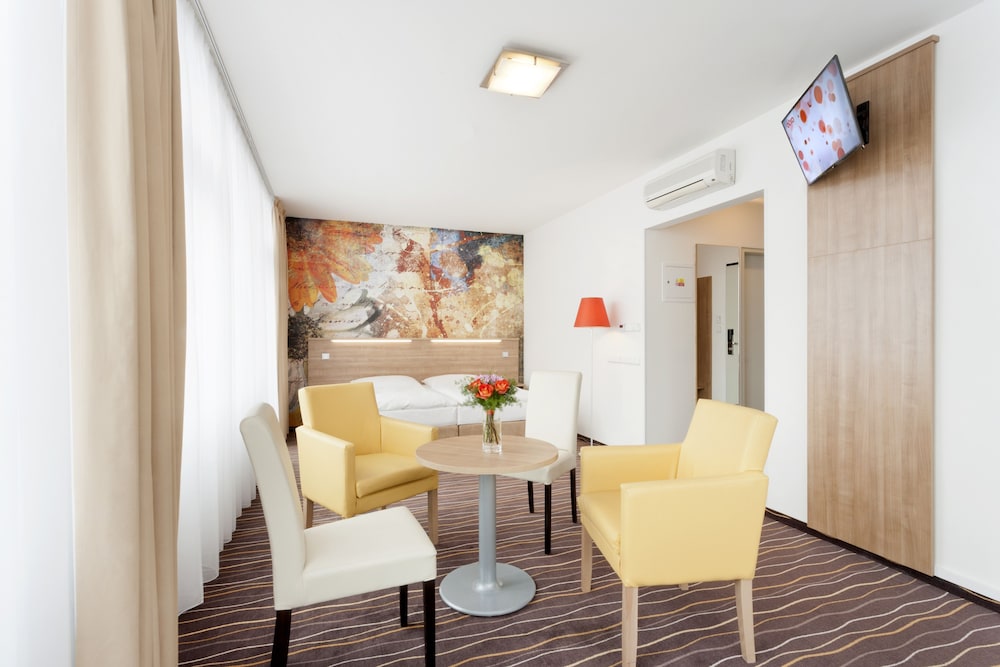 Junior Studio Suite