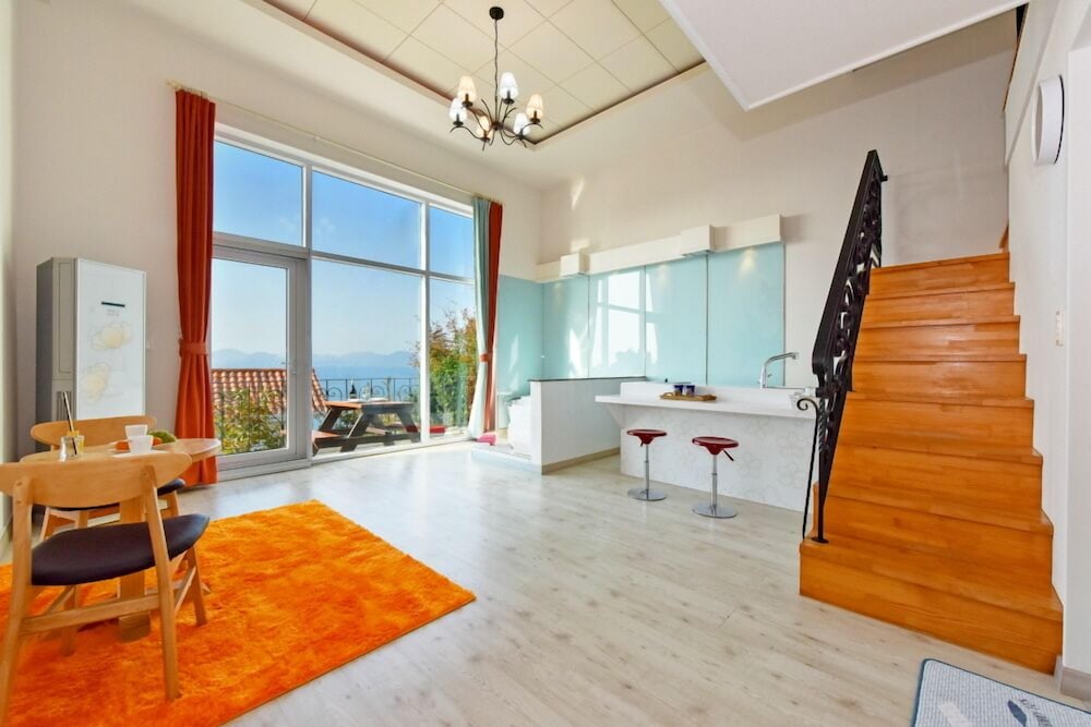 Room, Partial Sea View (Tropical Orange) photo 3