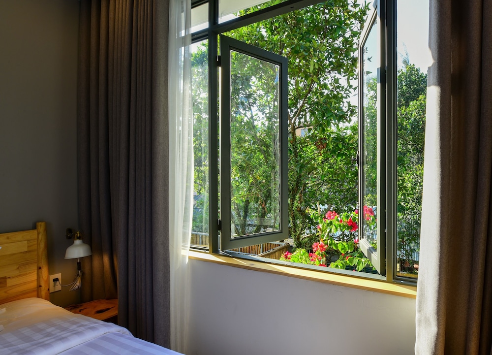Deluxe Room, Garden View - Photo 4