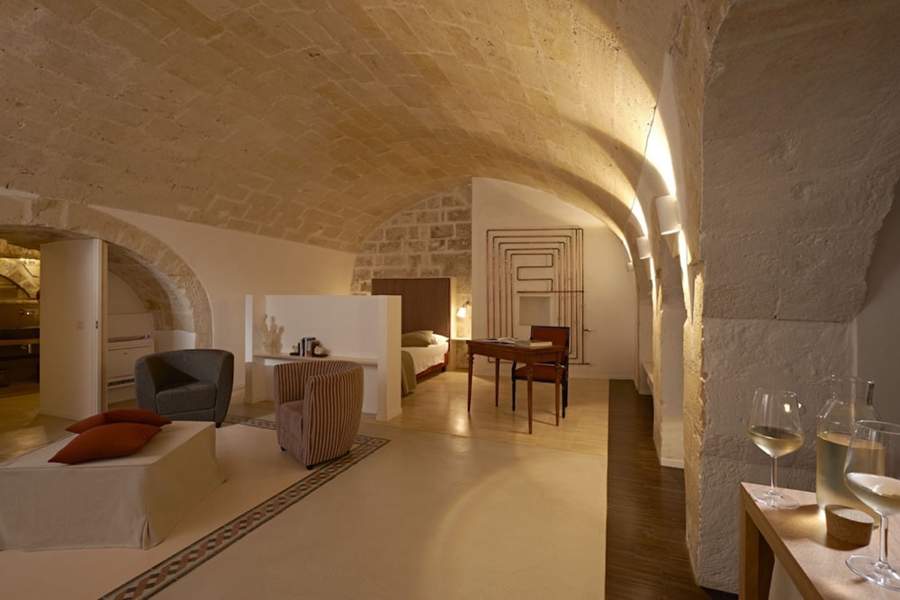 Deluxe Suite, Bathtub, City View