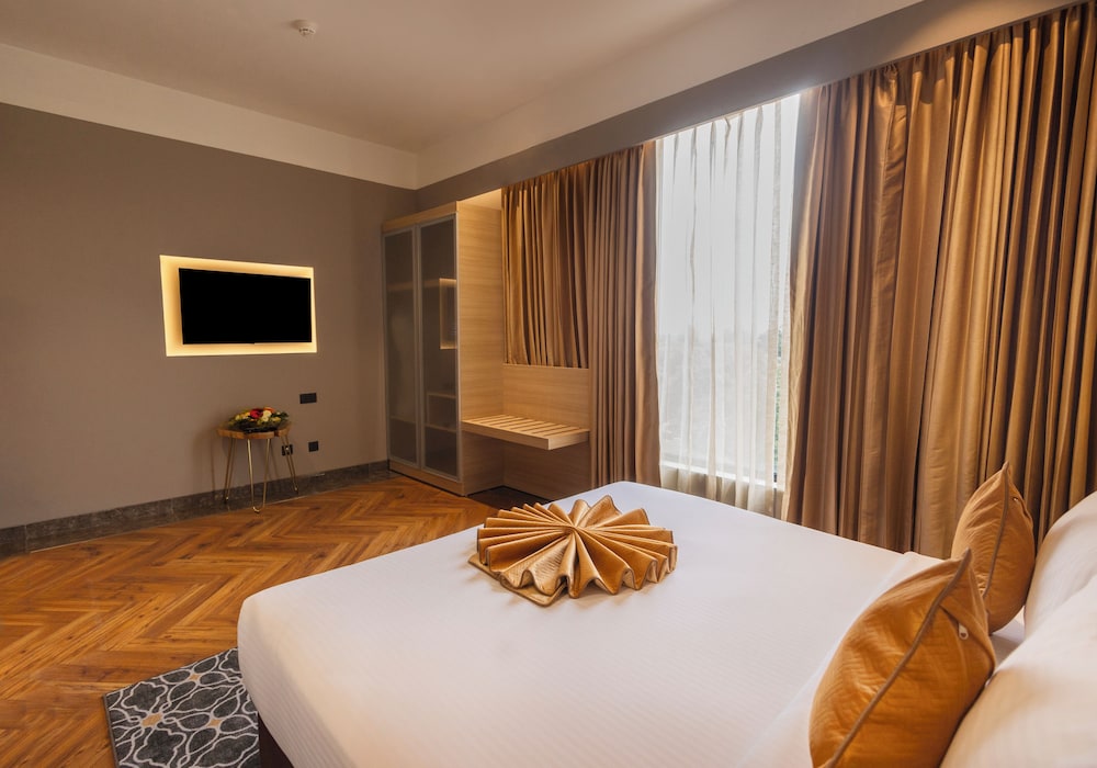 Executive Suite - Photo 4
