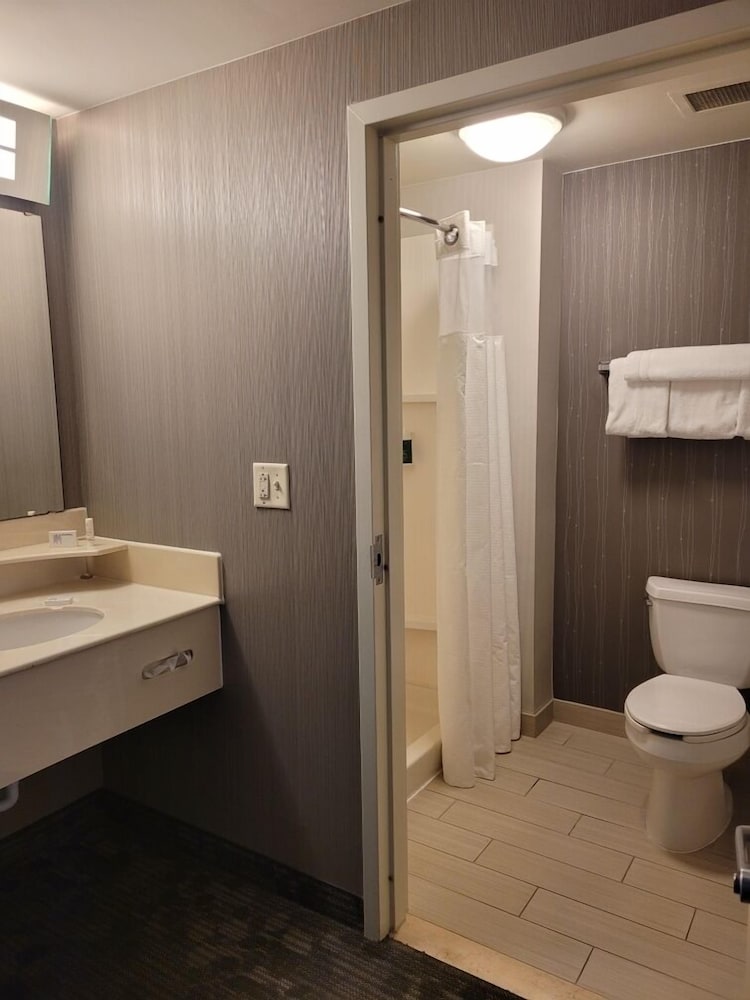 Room, 2 Queen Beds (Mobility Accessible, Tub) - Photo 2