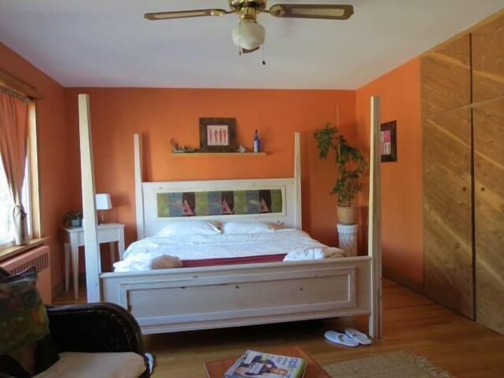 Suite, 1 King Bed With Sofa Bed (Terra Suite) photo 1