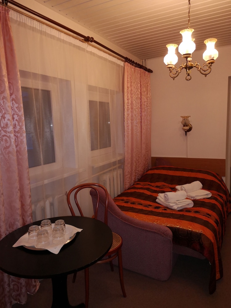 Classic Apartment, 2 Bedrooms, Courtyard View photo 2