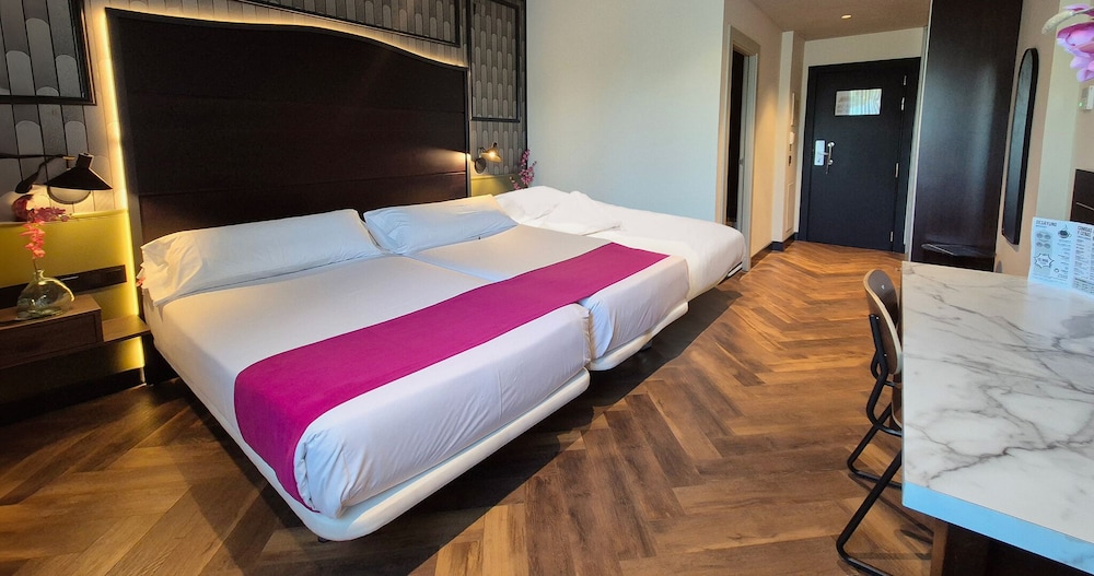 Habitación Familiar Doble (2 Adultos + 1 Niño)