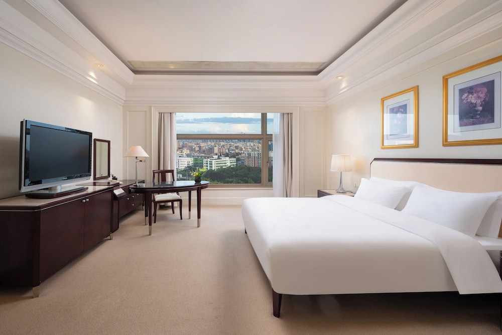 Executive Suite - Photo 1