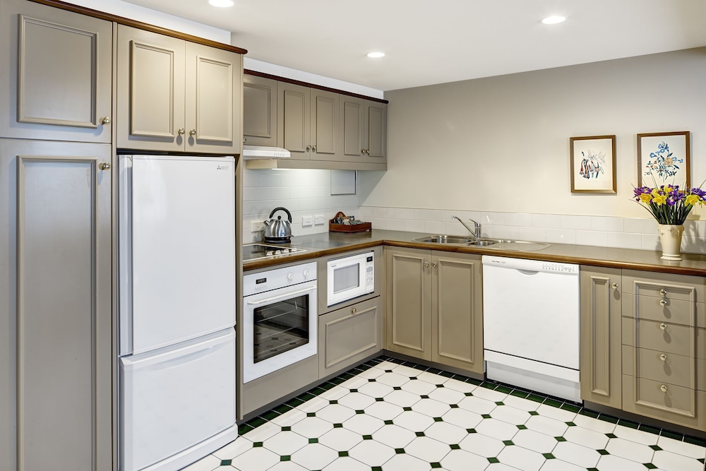 2 Bedroom Family Apartment - Photo 2
