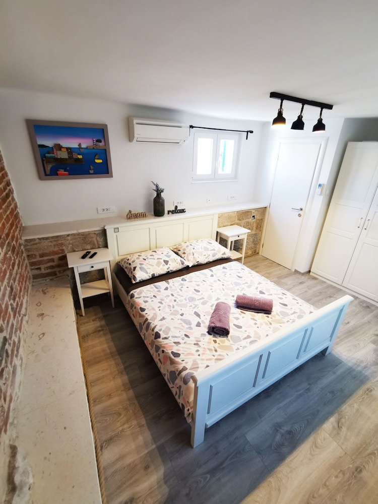 City Villa, 3 Bedrooms, Kitchen - Photo 35