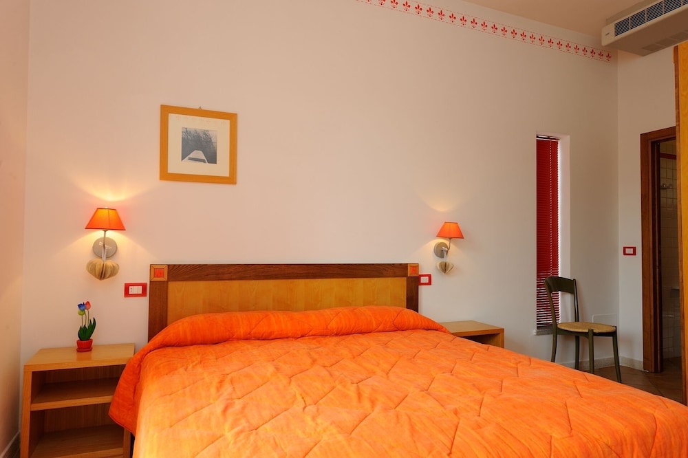 Family Apartment, 2 Bedrooms, Pets Allowed, Partial Lake View photo 1