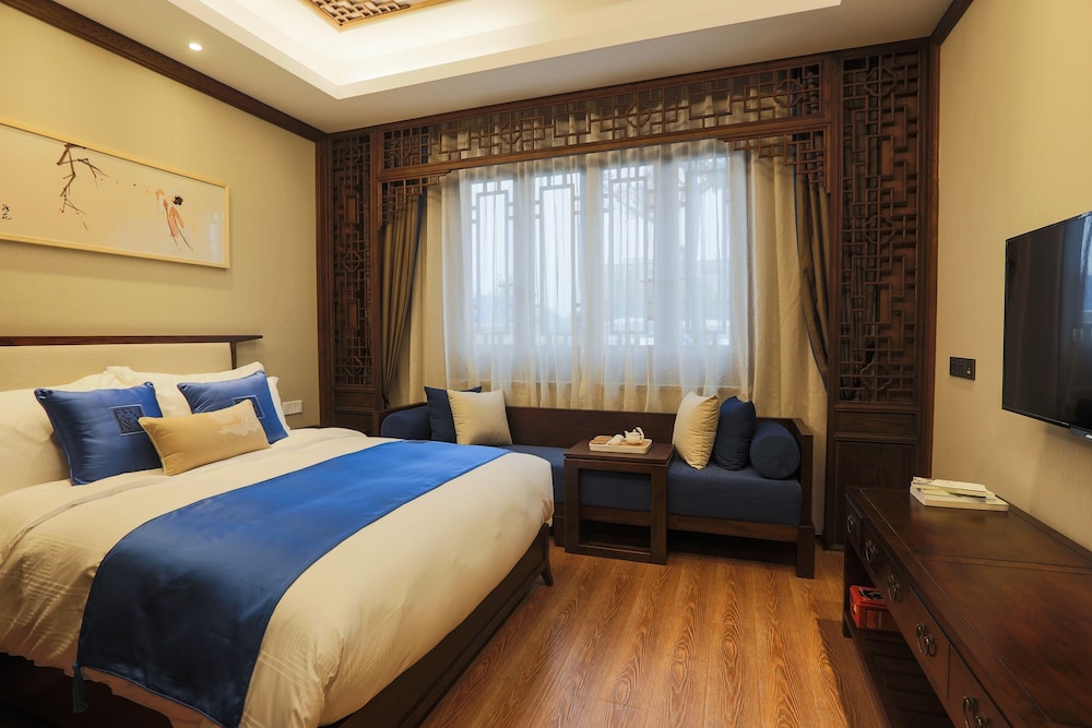 Elegant Double Room photo 3