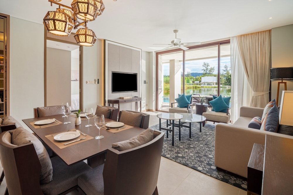 Signature Condo, 2 Bedrooms, Lake View photo 1