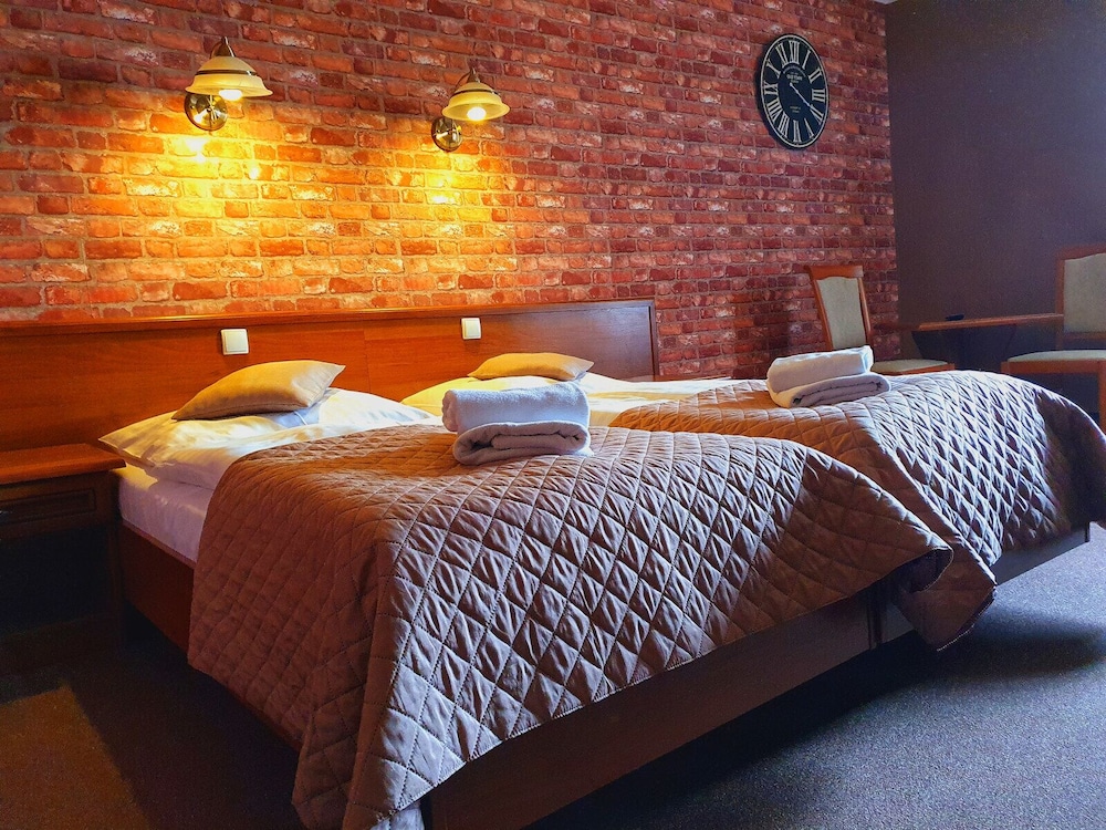 Standard Twin Room - Photo 1